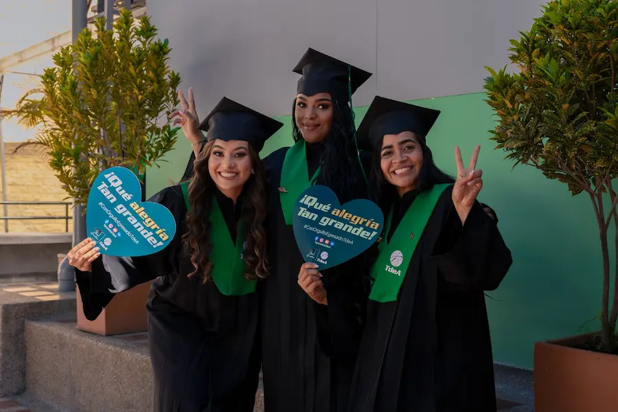 Nuestra Alma Mater, alegre por los nuevos egresados TdeA