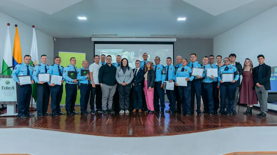 TdeA entrega certificados de actualización en Medicina Legal y Policía Judicial a 28 agentes de tránsito de Bello