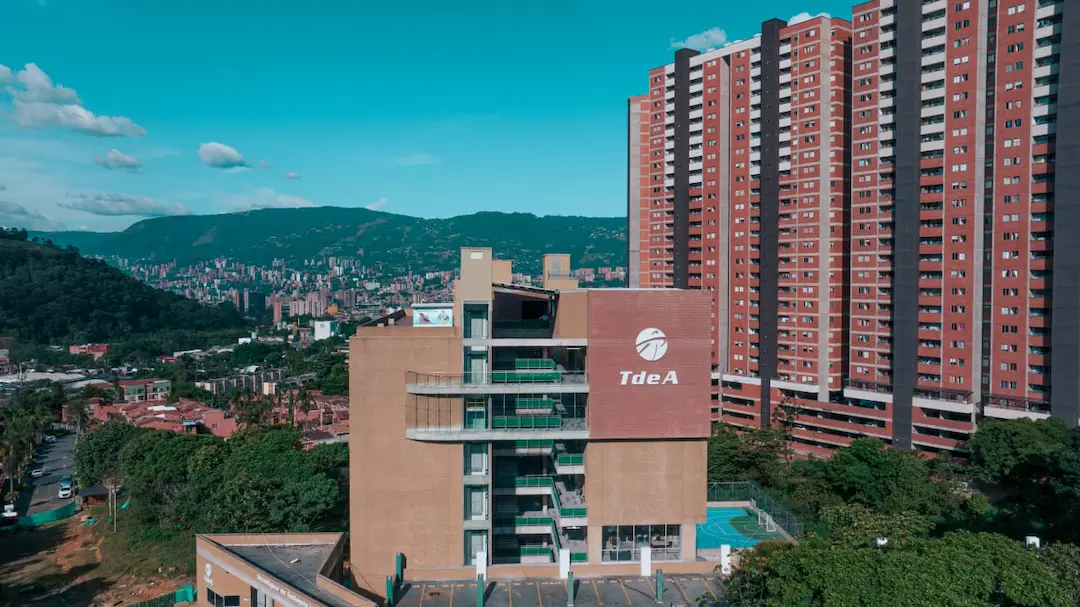 Un reconocimiento, en su día, a todos los ingenieros con sello TdeA