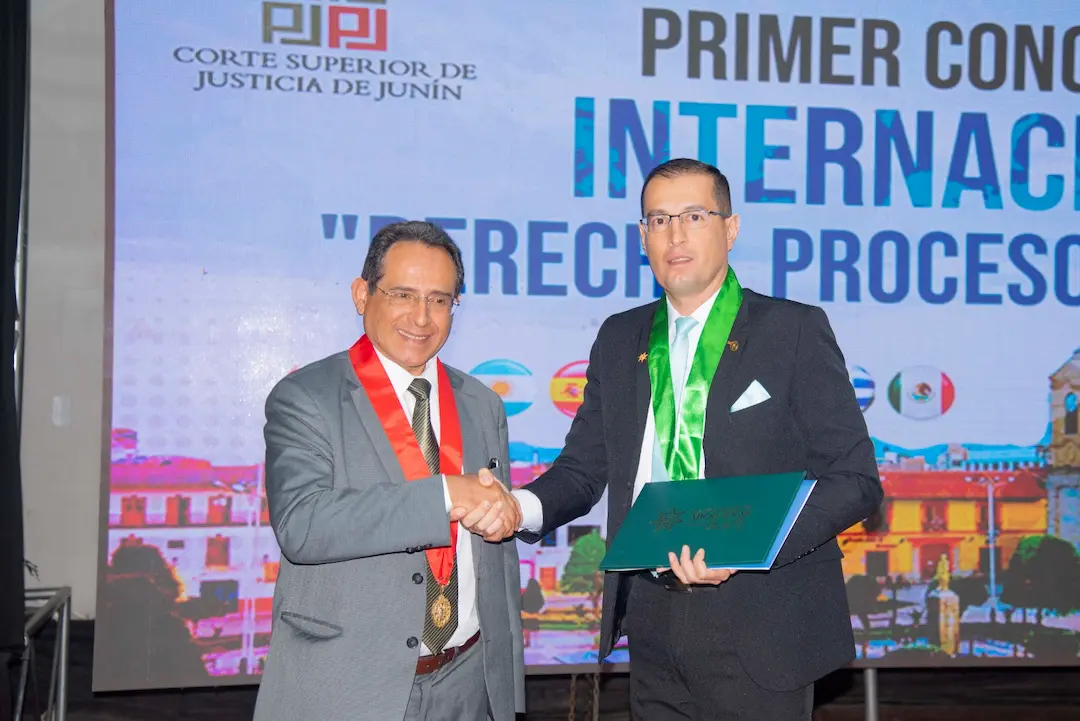 Docente TdeA, reconocido por su aporte a la justicia en Latinoamérica